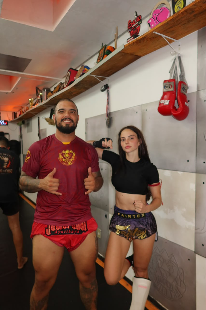 Rafael Berquo com aluna de Muay Thai